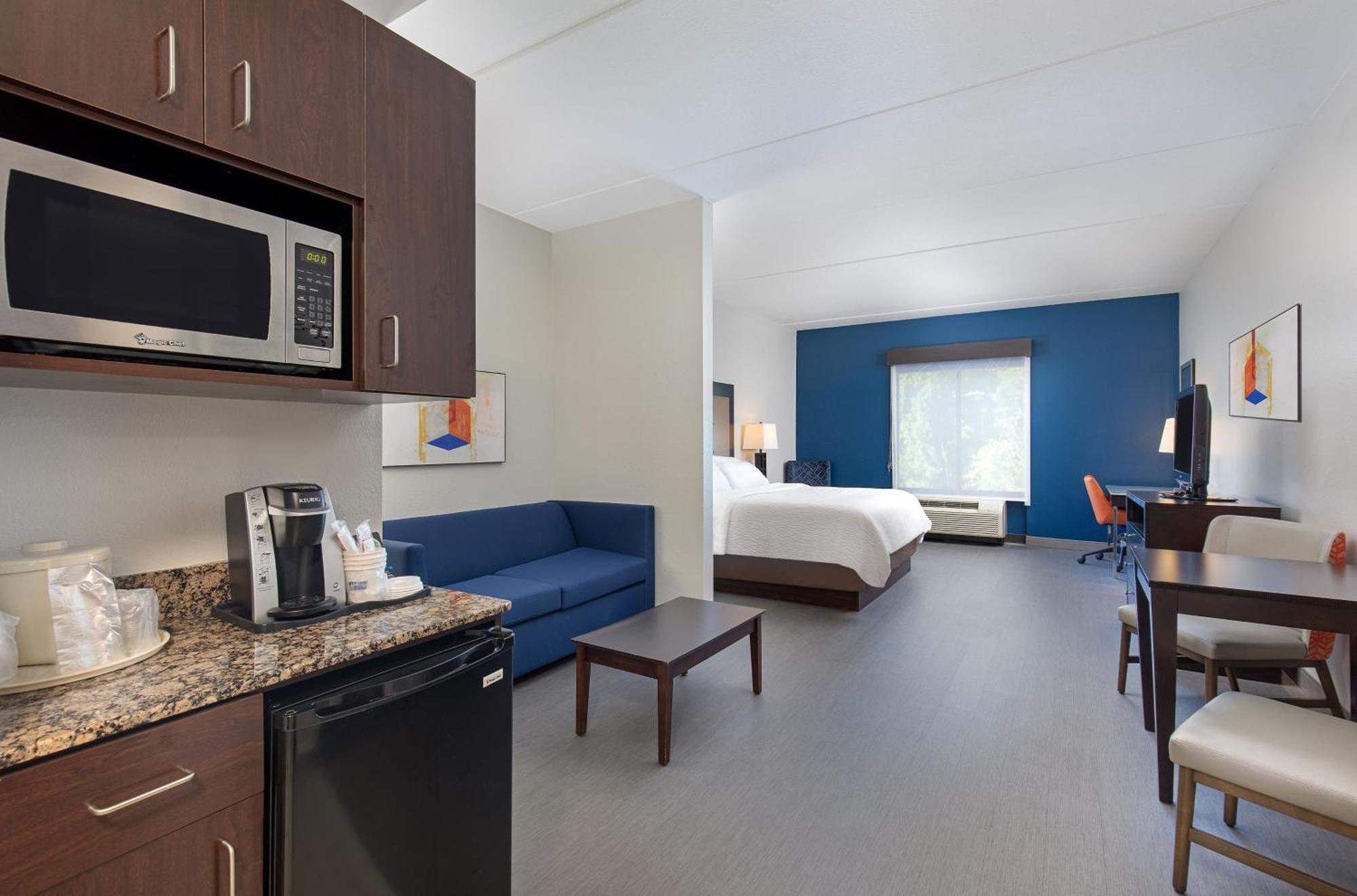 Holiday Inn Express & Suites - Cleveland Northwest By Ihg Esterno foto