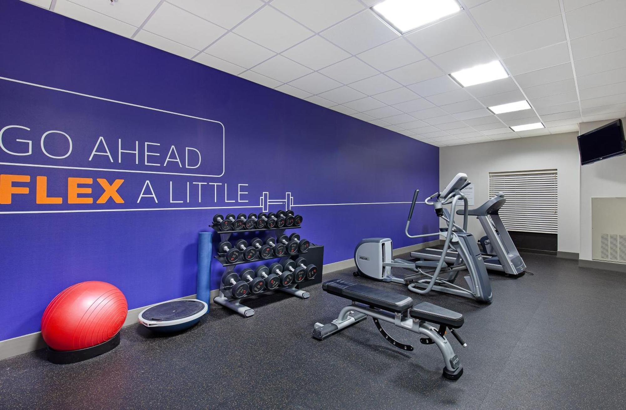 Holiday Inn Express & Suites - Cleveland Northwest By Ihg Esterno foto
