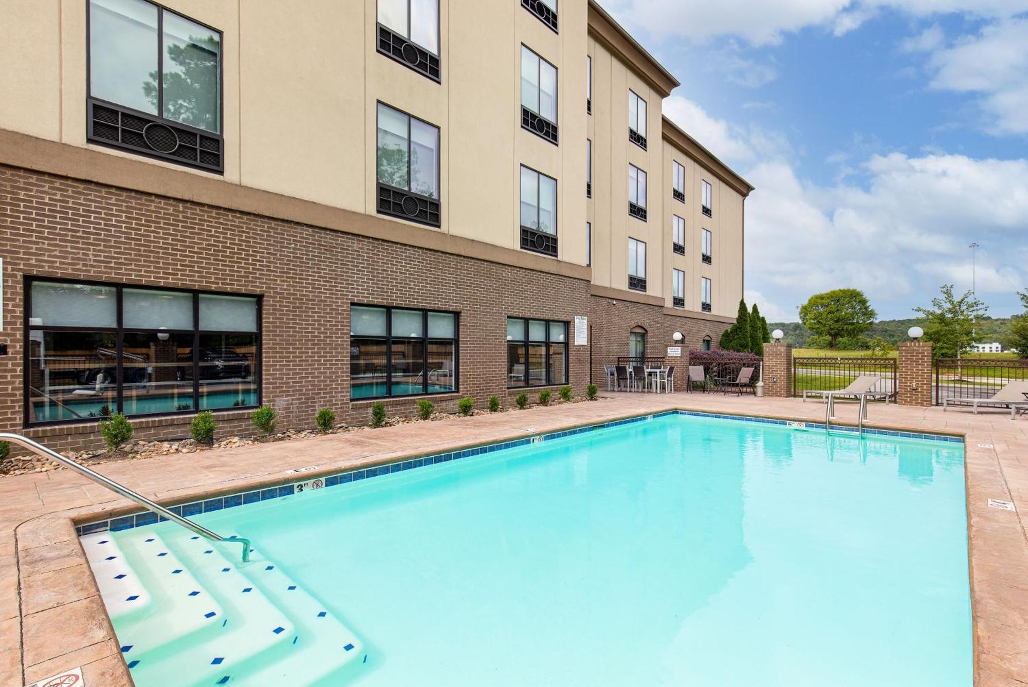 Holiday Inn Express & Suites - Cleveland Northwest By Ihg Esterno foto