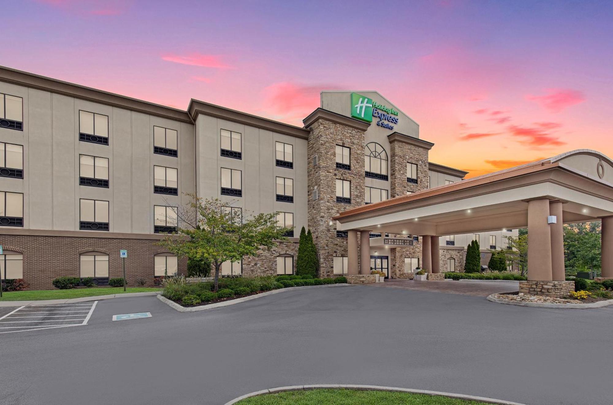 Holiday Inn Express & Suites - Cleveland Northwest By Ihg Esterno foto