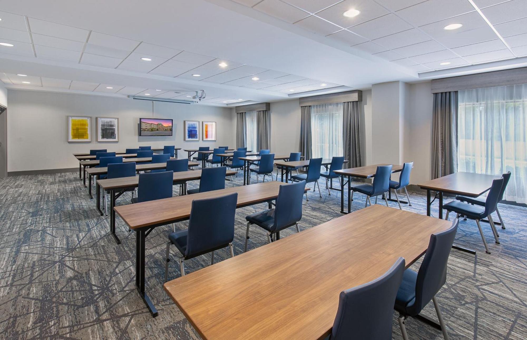 Holiday Inn Express & Suites - Cleveland Northwest By Ihg Esterno foto