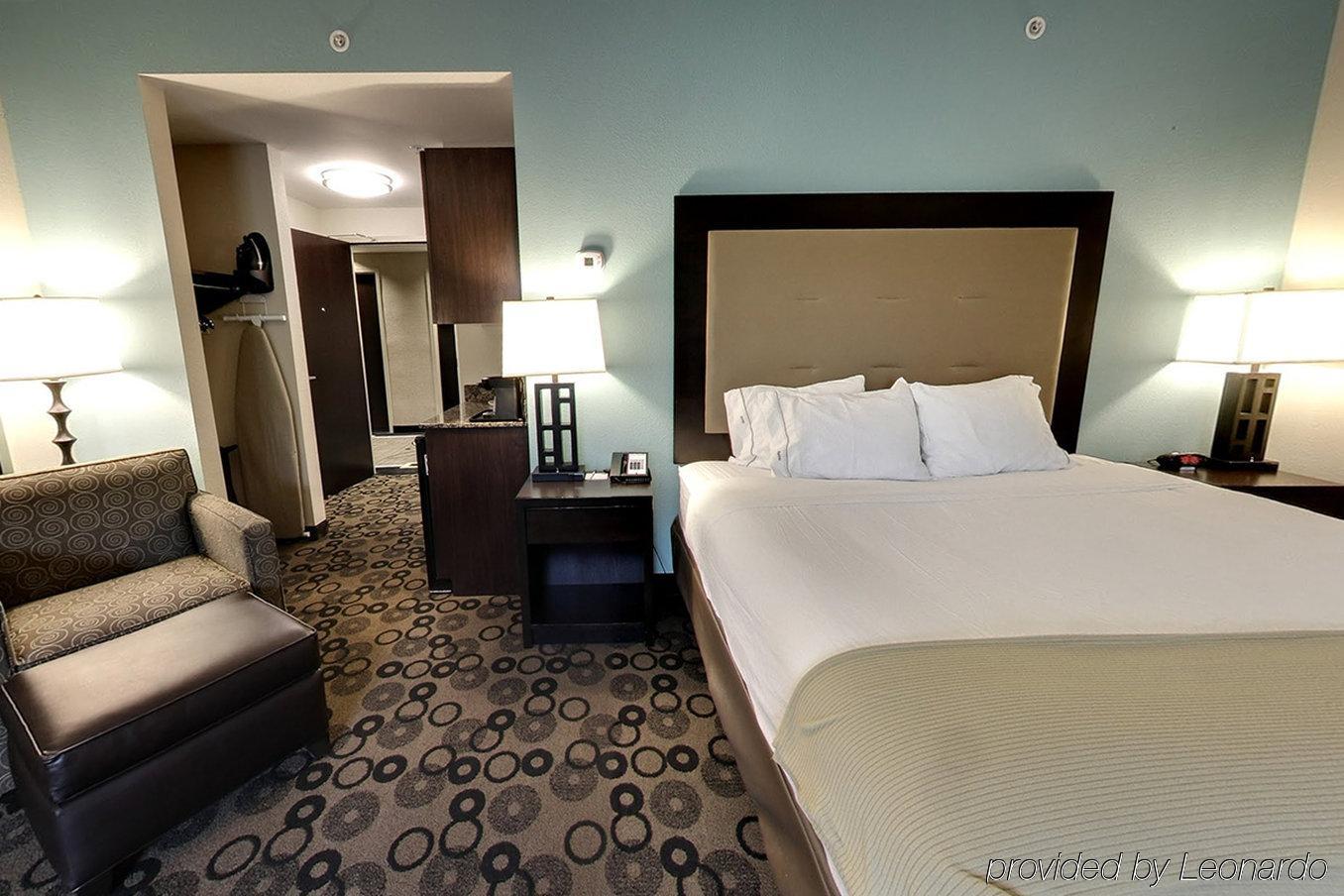Holiday Inn Express & Suites - Cleveland Northwest By Ihg Esterno foto