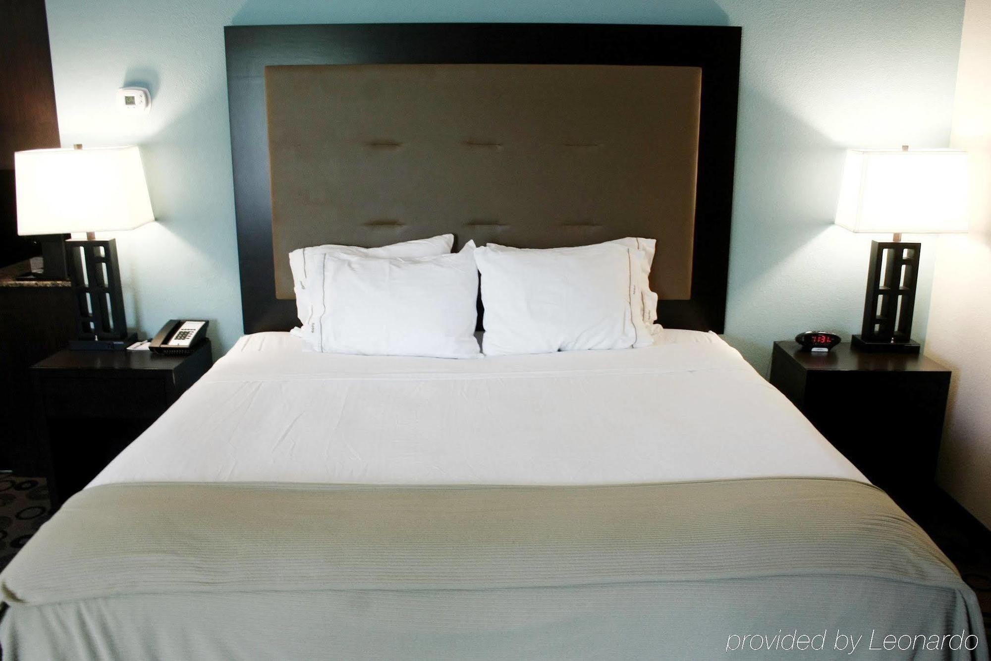Holiday Inn Express & Suites - Cleveland Northwest By Ihg Esterno foto