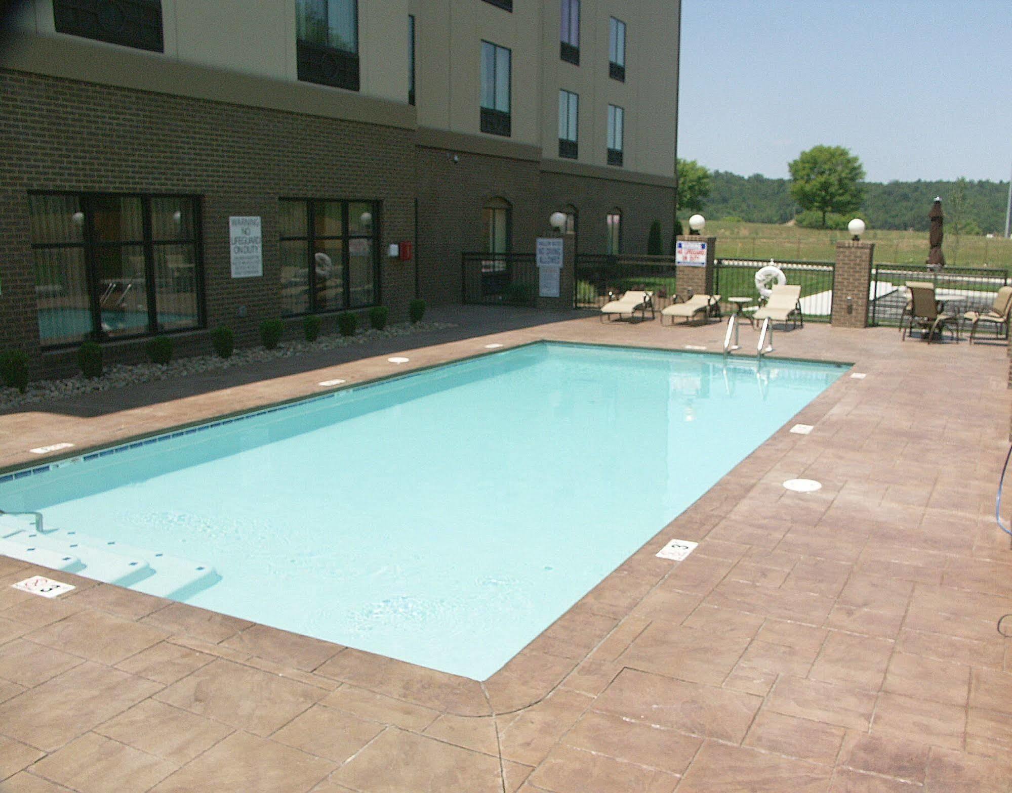 Holiday Inn Express & Suites - Cleveland Northwest By Ihg Esterno foto