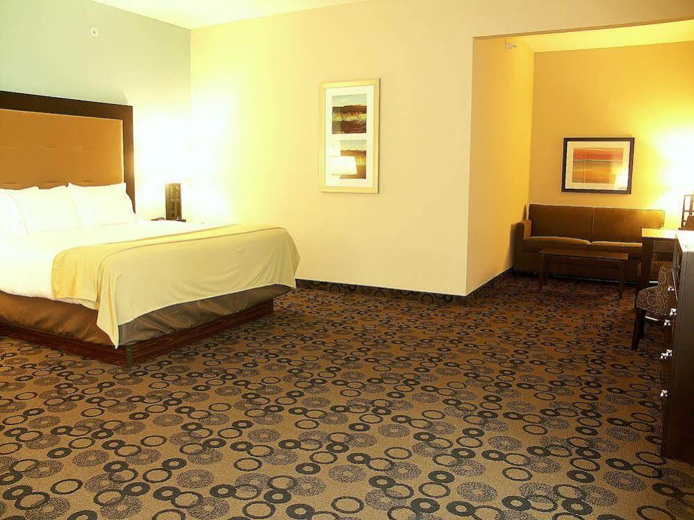 Holiday Inn Express & Suites - Cleveland Northwest By Ihg Esterno foto