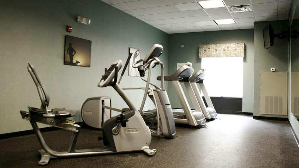 Holiday Inn Express & Suites - Cleveland Northwest By Ihg Esterno foto